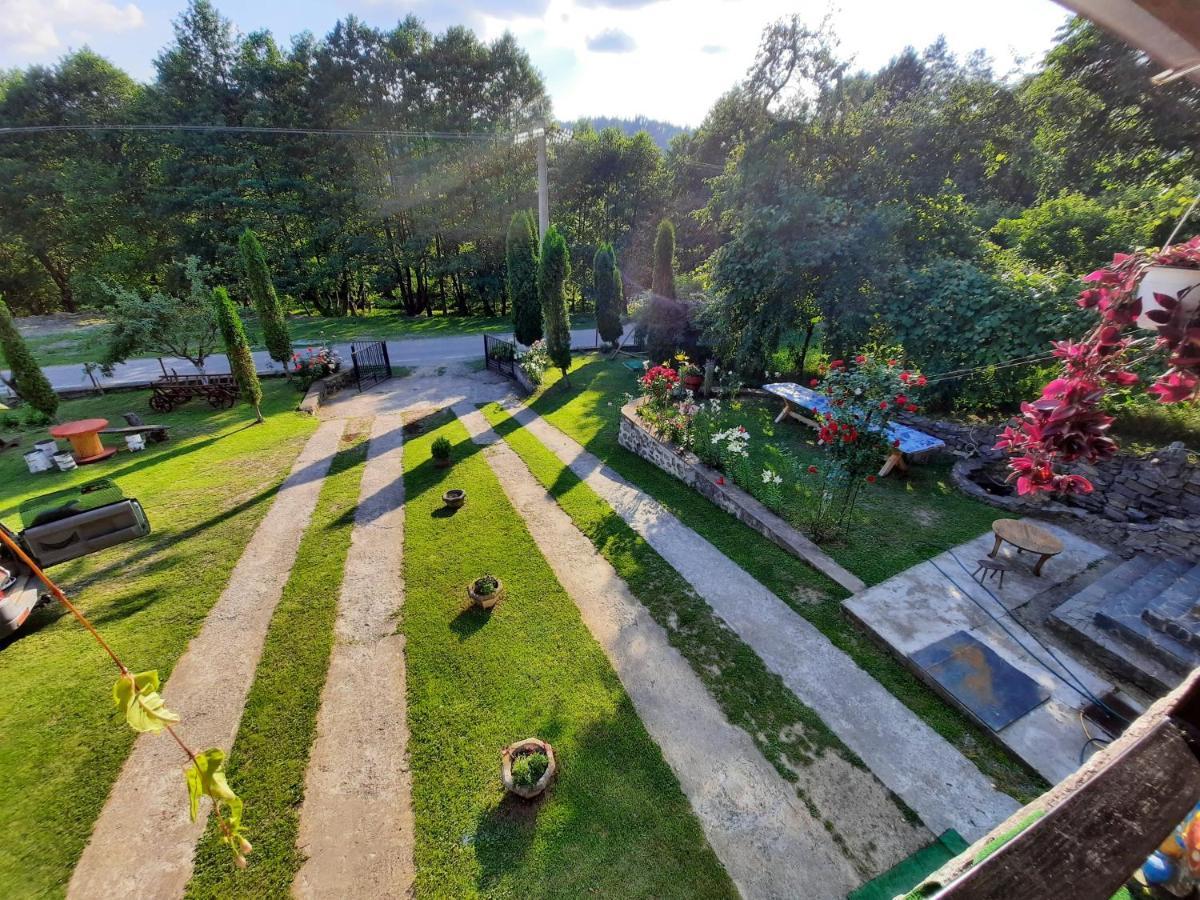 Casă de vacanţă ,,La Vălucu Curtea de Argeş Exterior foto