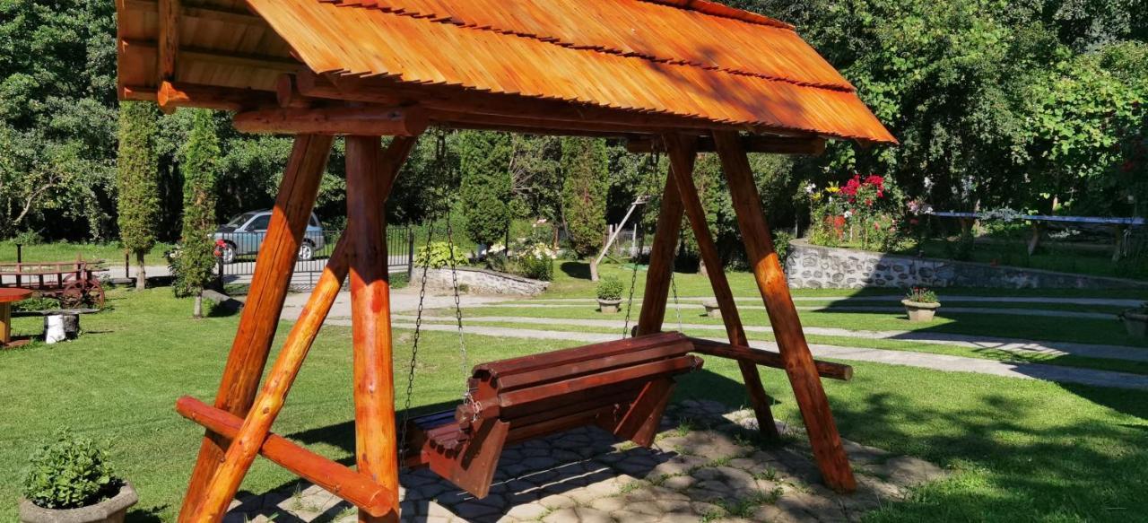 Casă de vacanţă ,,La Vălucu Curtea de Argeş Exterior foto