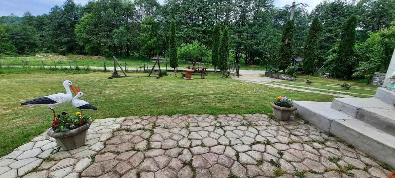 Casă de vacanţă ,,La Vălucu Curtea de Argeş Exterior foto